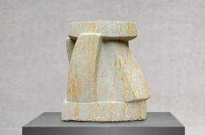 Bündel, 2013<br />
Sandstein, H 34 cm, Ansicht 3