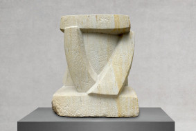 Bündel, 2013<br />
Sandstein, H 34 cm, Ansicht 1