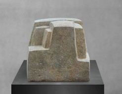 Armstein 2006<br />Sandstein, H 34 cm, Ansicht 2